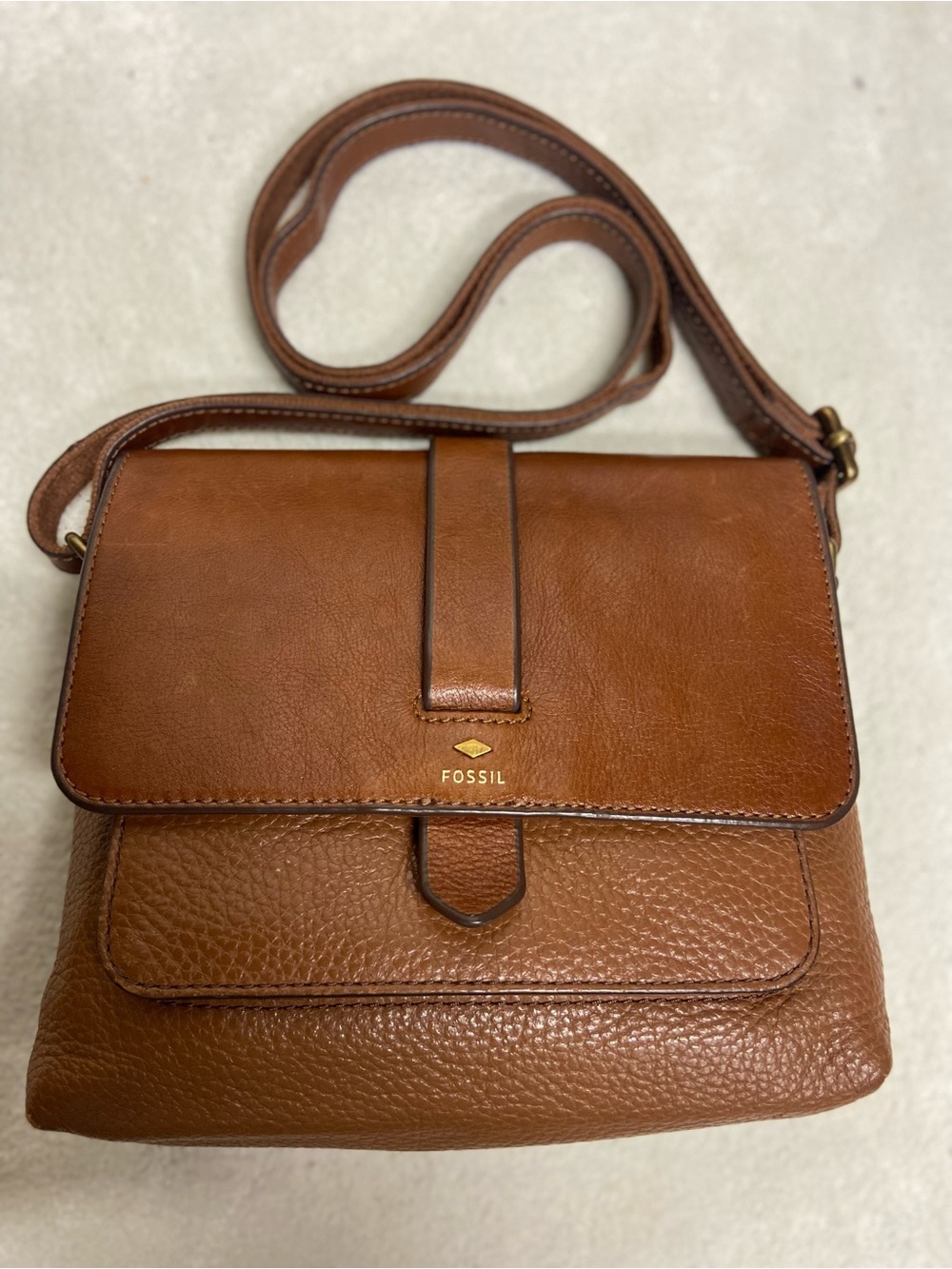 Fossil Kinley Small Fold-Over Leather Crossbody Bag in Cognac Brown